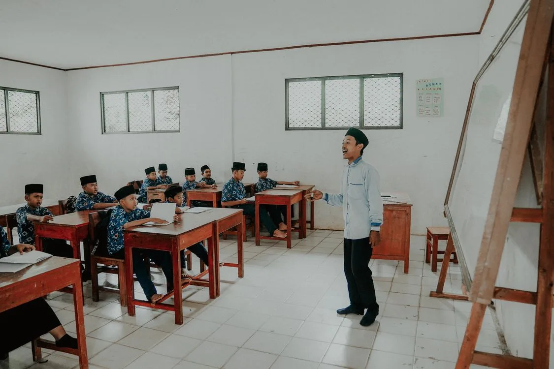 RUU Sisdiknas 2026: Gaji Minimum Guru Swasta Masuk Batang Tubuh, Apa Dampaknya?